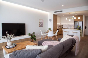 Amara at Solaris, Forster